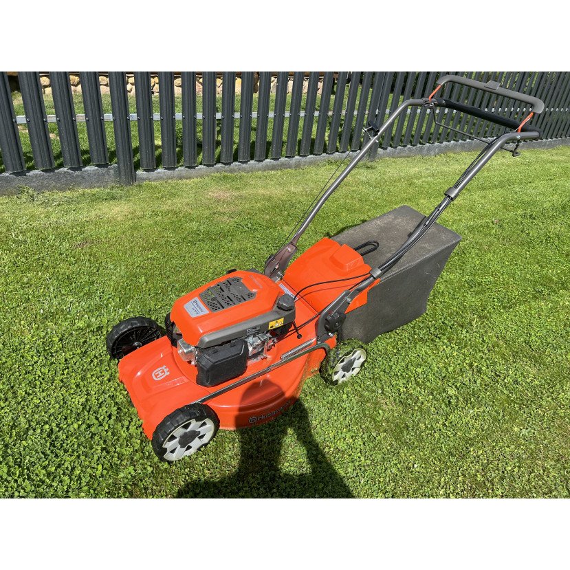 Benzininė vejapjovė HUSQVARNA LC 151S , (24h - 25€) Benzininė vejapjovė HUSQVARNA LC 151S , (24h - 25€)